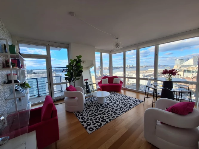 Stylish One Bedroom in Midtown