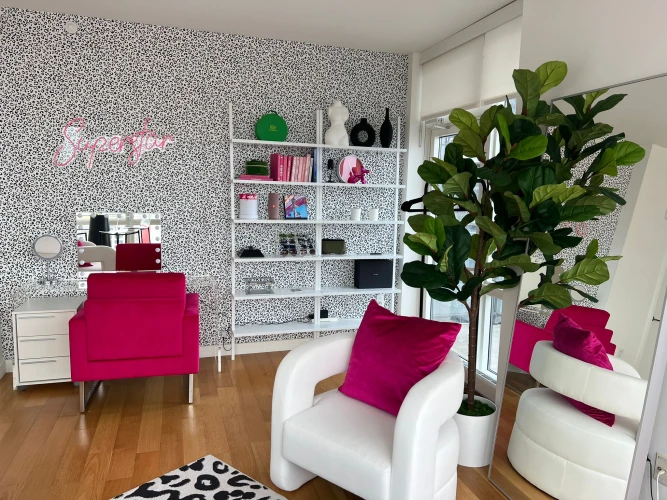 Stylish One Bedroom in Midtown
